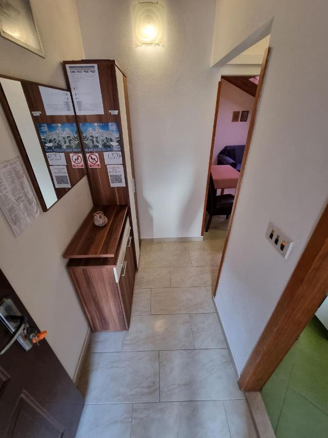 Apartments Banic Postira Buitenkant foto