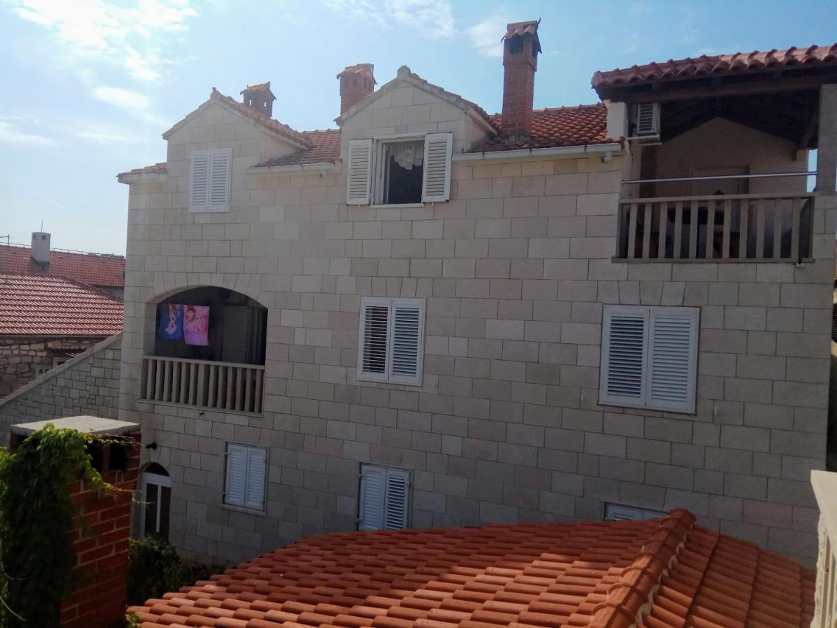 Apartments Banic Postira Buitenkant foto