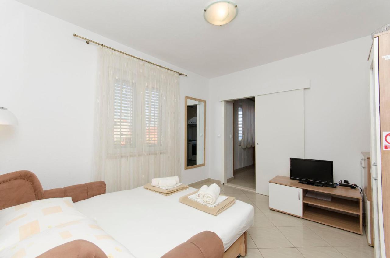 Apartments Banic Postira Buitenkant foto