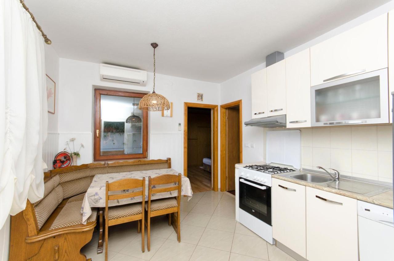 Apartments Banic Postira Buitenkant foto